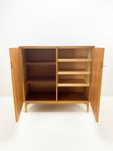 Afbeelding in Gallery-weergave laden, Hoog Dressoir
