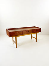Afbeelding in Gallery-weergave laden, Laag Klein Dressoir
