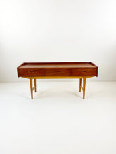 Afbeelding in Gallery-weergave laden, Laag Klein Dressoir
