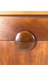 Afbeelding in Gallery-weergave laden, Mid-century Dressoir

