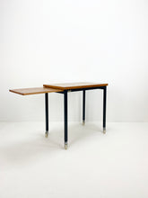 Afbeelding in Gallery-weergave laden, Vintage Tafel Op Wielen

