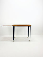 Afbeelding in Gallery-weergave laden, Vintage Tafel Op Wielen
