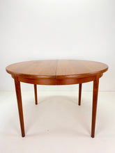 Afbeelding in Gallery-weergave laden, Ronde Vintage Teak Tafel
