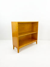 Afbeelding in Gallery-weergave laden, Lage Berkenhouten Boekenkast
