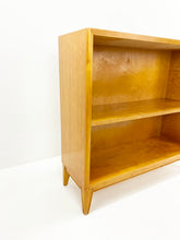 Afbeelding in Gallery-weergave laden, Lage Berkenhouten Boekenkast
