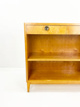 Afbeelding in Gallery-weergave laden, Lage Berkenhouten Boekenkast
