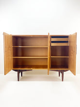 Afbeelding in Gallery-weergave laden, Hoog Dressoir
