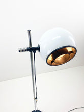 Afbeelding in Gallery-weergave laden, Vintage Witte Hemi Vloerlamp
