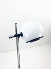 Afbeelding in Gallery-weergave laden, Vintage Witte Hemi Vloerlamp
