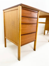 Afbeelding in Gallery-weergave laden, Scandinavische Teak Dubbel Bureau

