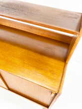 Afbeelding in Gallery-weergave laden, Teak WandKast, Bertil Fridhagen 'Variett'
