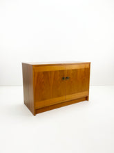 Afbeelding in Gallery-weergave laden, Scandinavisch Teak Kastje
