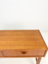 Afbeelding in Gallery-weergave laden, Teak Bijzettafel / Bijzetkastje
