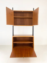 Afbeelding in Gallery-weergave laden, Vintage Teak Keukenkast / Wandkast
