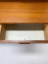 Afbeelding in Gallery-weergave laden, Zweedse Teak Wandkast / Boekenkast
