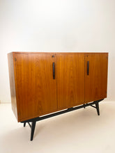 Afbeelding in Gallery-weergave laden, Teak Dressoir
