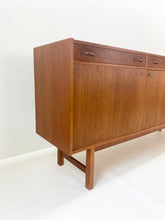 Afbeelding in Gallery-weergave laden, Teak Dressoir, Tage Olofsson - Ulferts Sweden
