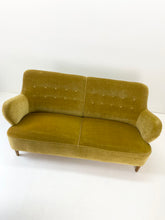 Afbeelding in Gallery-weergave laden, Okergele Vintage Fluwelen Bank
