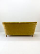 Afbeelding in Gallery-weergave laden, Okergele Vintage Fluwelen Bank
