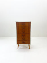 Afbeelding in Gallery-weergave laden, Klein Teak Ladekastje
