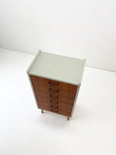 Afbeelding in Gallery-weergave laden, Klein Teak Ladekastje
