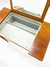 Afbeelding in Gallery-weergave laden, Bureautje/Make-up Tafeltje
