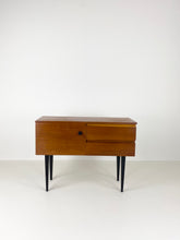 Afbeelding in Gallery-weergave laden, Kastje
