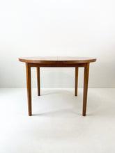 Afbeelding in Gallery-weergave laden, Rode Eetkamertafel
