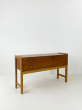 Afbeelding in Gallery-weergave laden, Kastje
