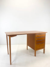Afbeelding in Gallery-weergave laden, Vintage Teak Bureau
