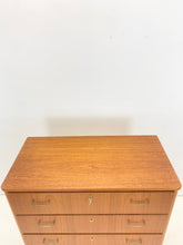 Afbeelding in Gallery-weergave laden, Zweeds Teak Ladekast / Commode
