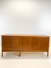 Afbeelding in Gallery-weergave laden, Ulferts Tibro Teak Dressoir
