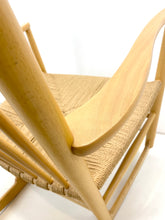 Afbeelding in Gallery-weergave laden, Hans J. Wegner J16 Vintage Schommelstoel

