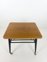 Afbeelding in Gallery-weergave laden, Salontafel Op Wielen
