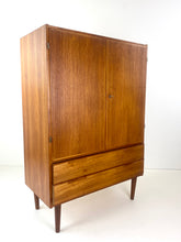 Afbeelding in Gallery-weergave laden, Hoge Kast

