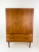 Afbeelding in Gallery-weergave laden, Hoge Kast
