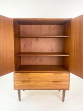 Afbeelding in Gallery-weergave laden, Hoge Kast
