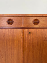 Afbeelding in Gallery-weergave laden, Zweedse Dressoir
