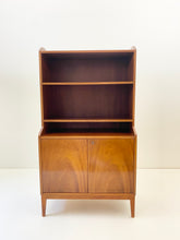 Afbeelding in Gallery-weergave laden, Kleine Wandkast
