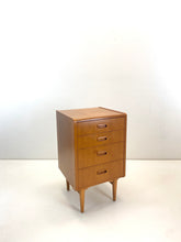 Afbeelding in Gallery-weergave laden, Smalle Teak Ladekast
