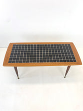 Afbeelding in Gallery-weergave laden, Betegelde Salontafel
