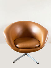 Afbeelding in Gallery-weergave laden, Draaistoel
